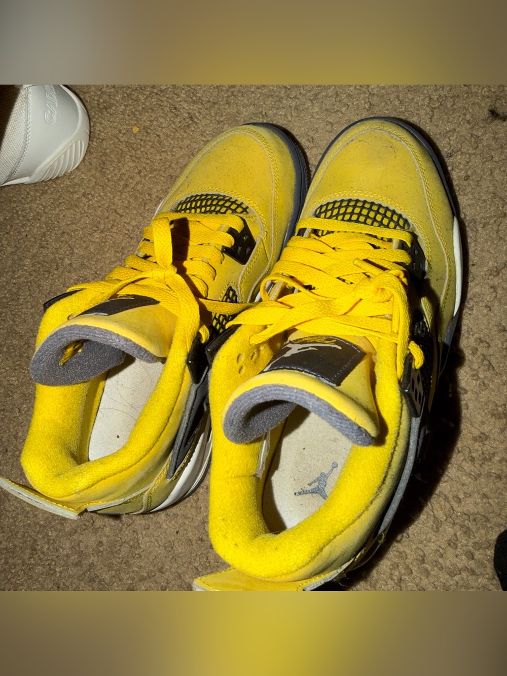 Nike Air Jordan 4 Yellow and Black colorway 🐝